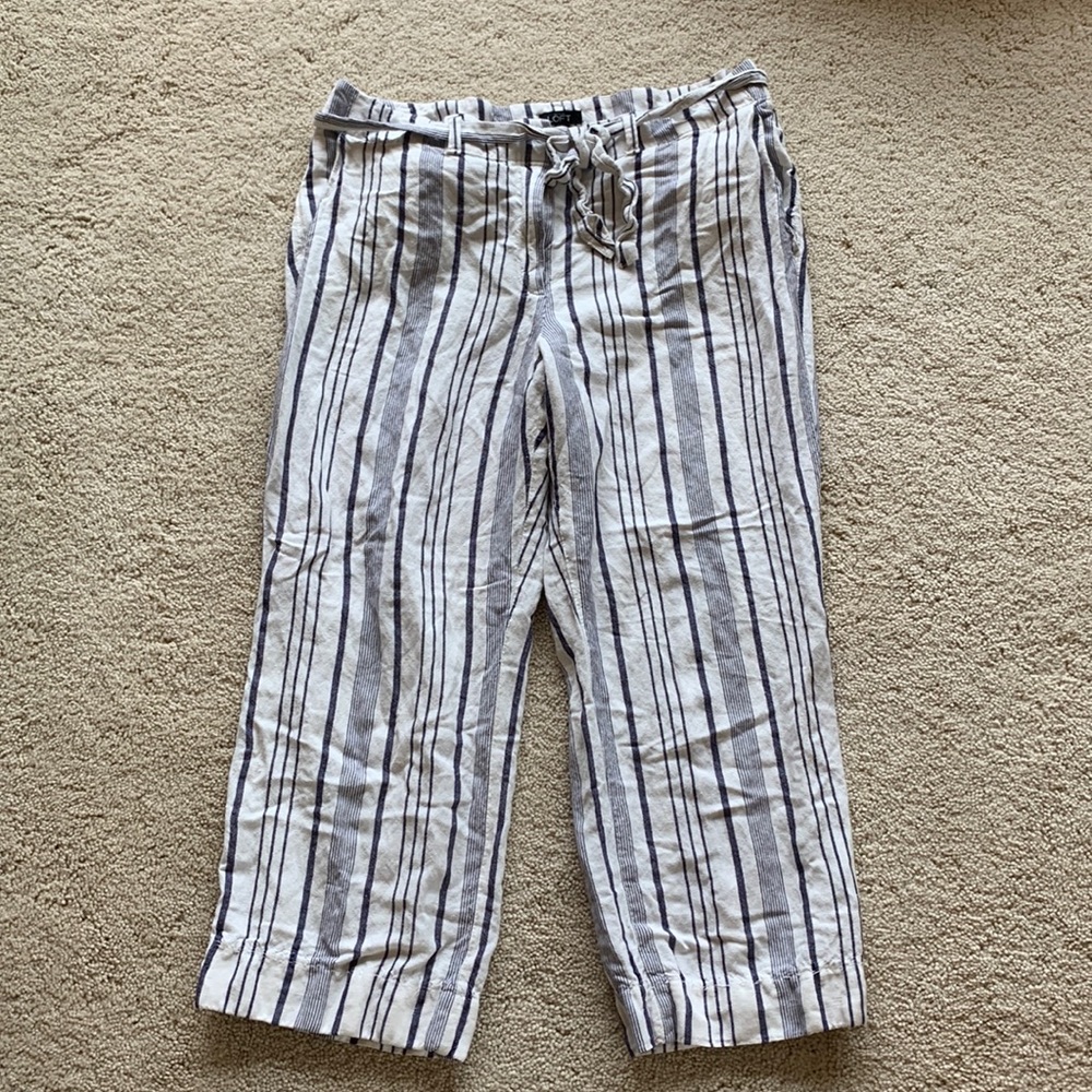 White and blue striped linen cropped flowy Loft pants with tie in front, pockets